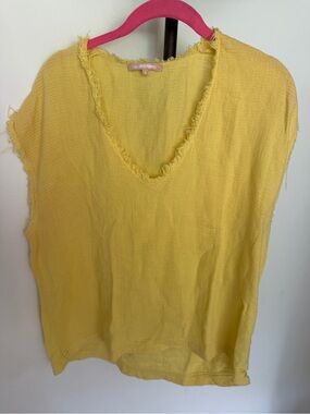 Cali Dreaming Yellow Frayed V-Neck Women’s Top, Size Small
